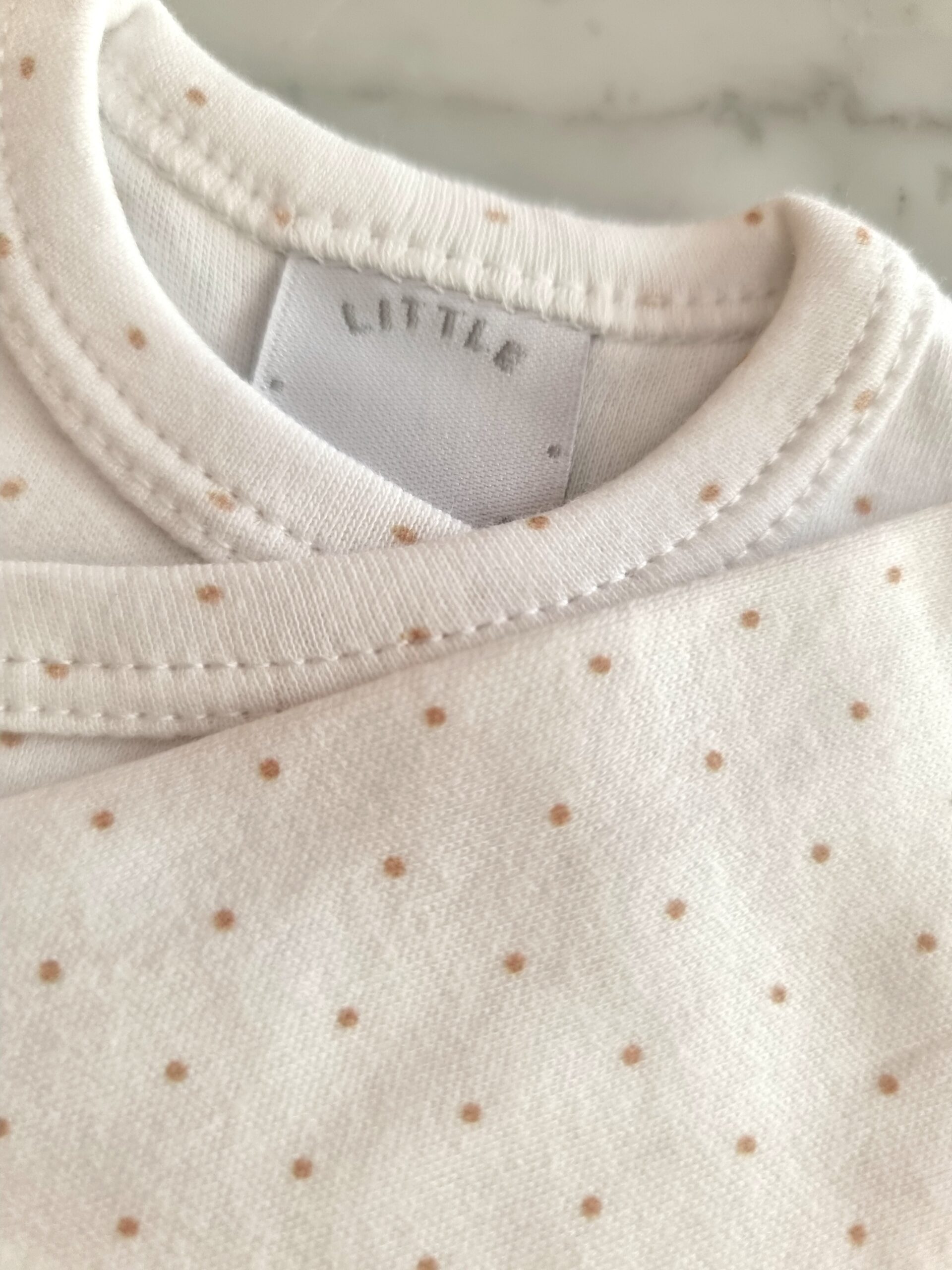 ajuar_pima_de_algodon_con-'puntitos_batita_ranita_gorrito_little_paradise_regalos_de_nacimientos (2)