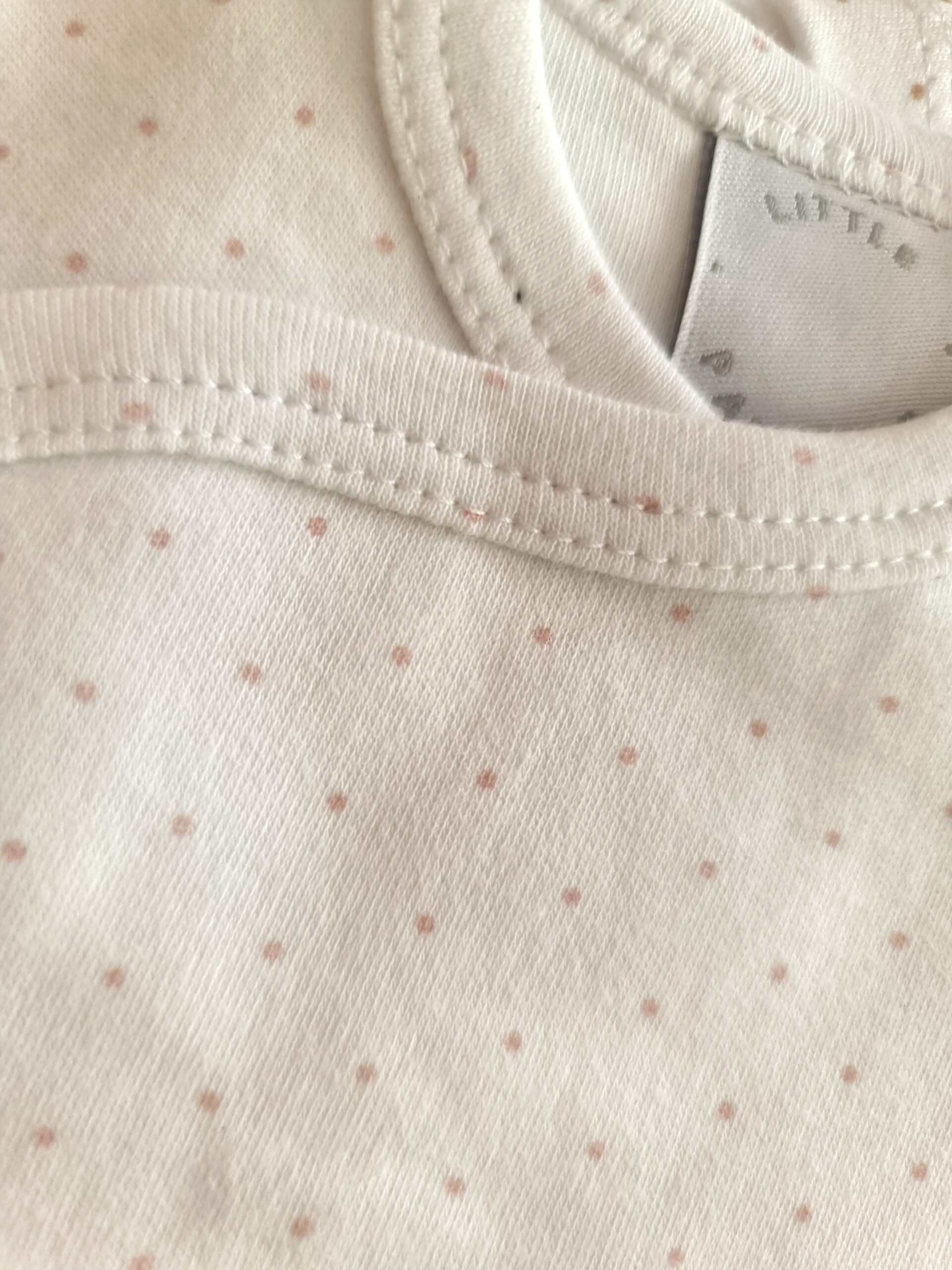 ajuar_pima_de_algodon_con-'puntitos_batita_ranita_gorrito_little_paradise_regalos_de_nacimientos (3)