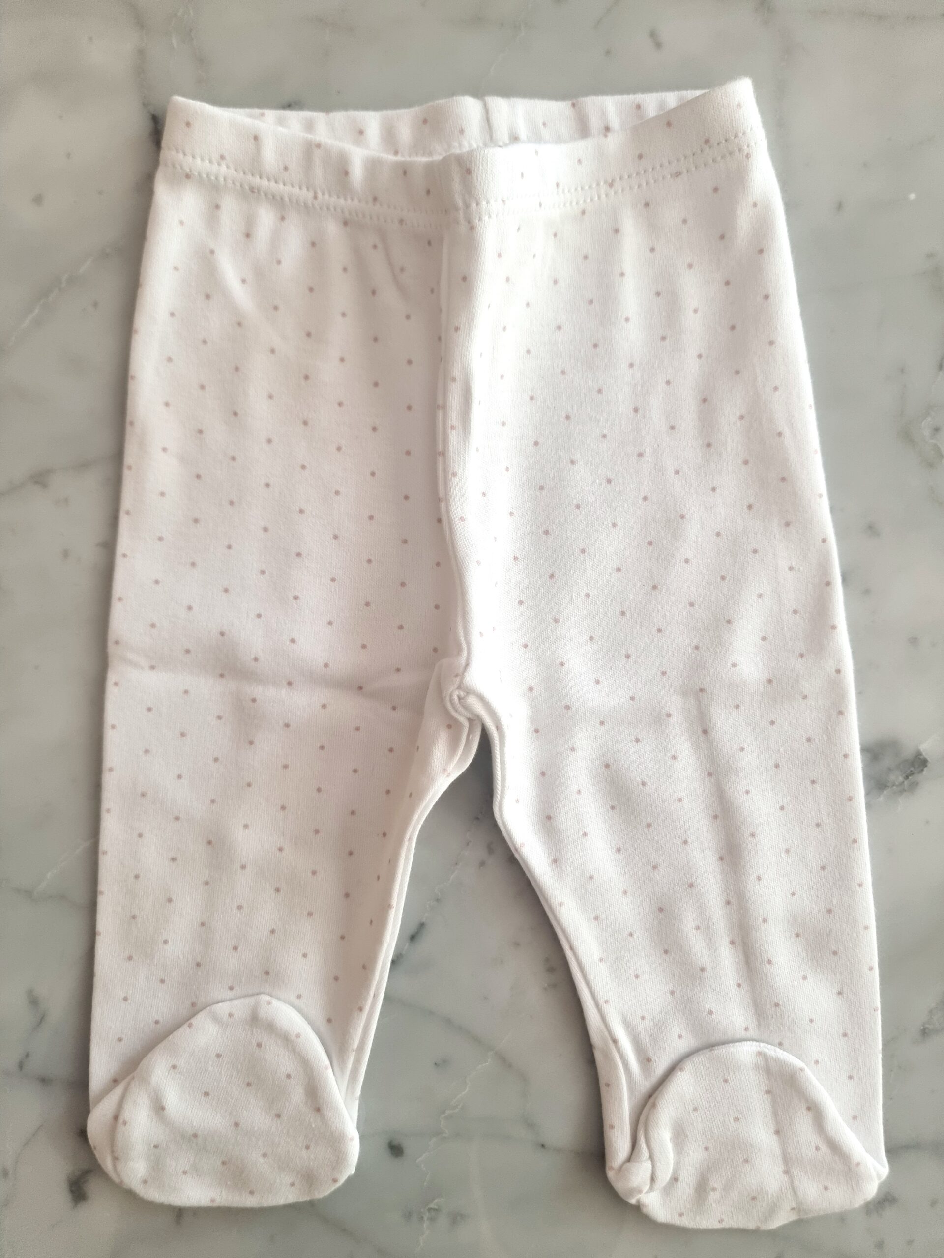 ajuar_pima_de_algodon_con-'puntitos_batita_ranita_gorrito_little_paradise_regalos_de_nacimientos (7)