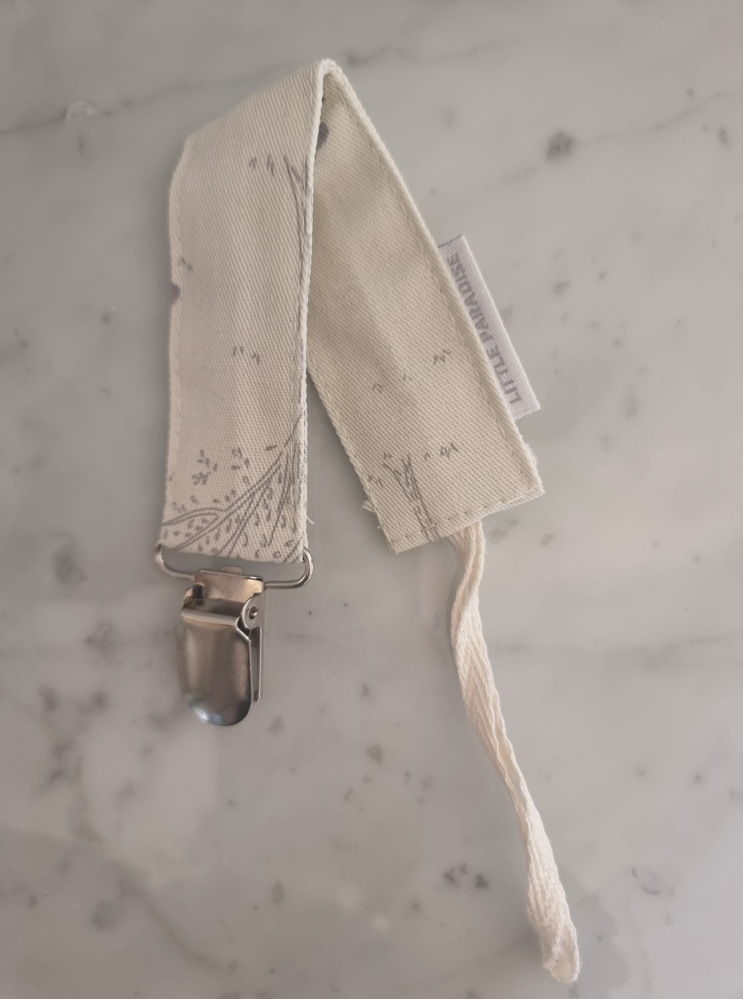 Portachupe_de_gabardina_estampada_royal_trees_100%_algodón_diseño_unisex_en_dos_colores_calidos_y_neuros_para_bebes_y_niños_regalos_de_nacimiento_little_paradise (1)