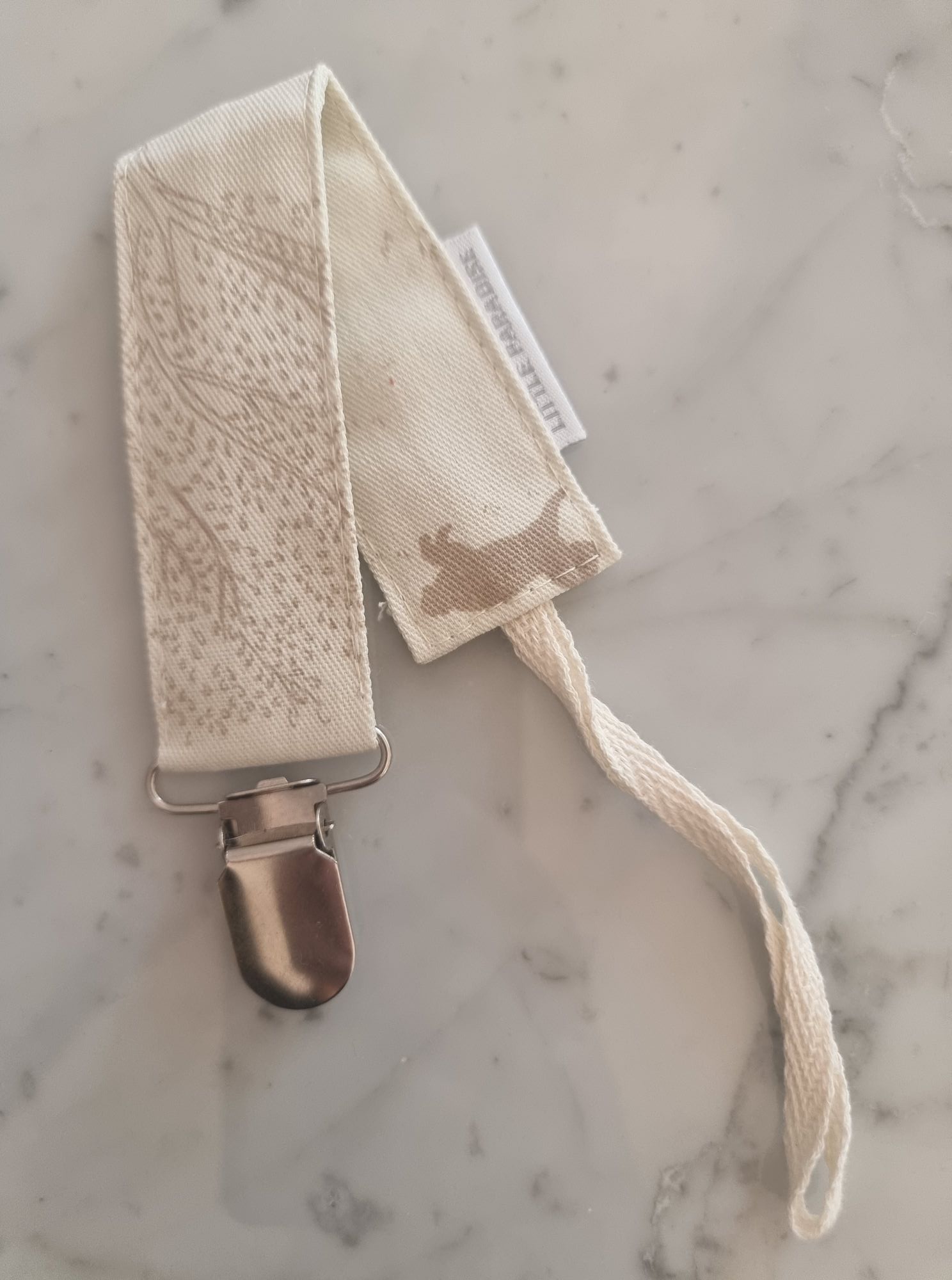 Portachupe_de_gabardina_estampada_royal_trees_100%_algodón_diseño_unisex_en_dos_colores_calidos_y_neuros_para_bebes_y_niños_regalos_de_nacimiento_little_paradise (2)