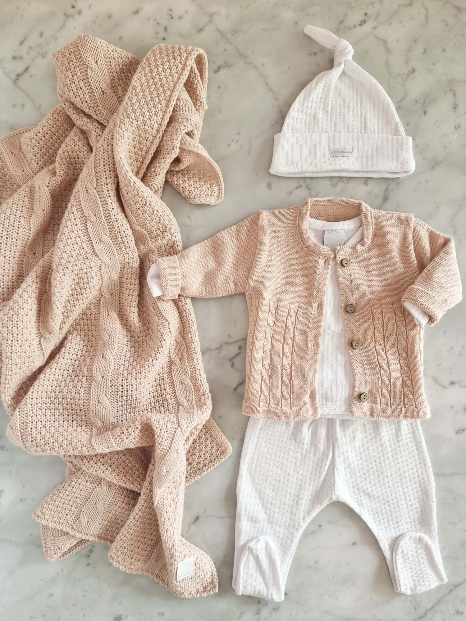 box_first_day_blush_saquito_manta_tejida_ajuar_para_bebes_nenas_regalos_de_nacimientos_little_paradise (2)