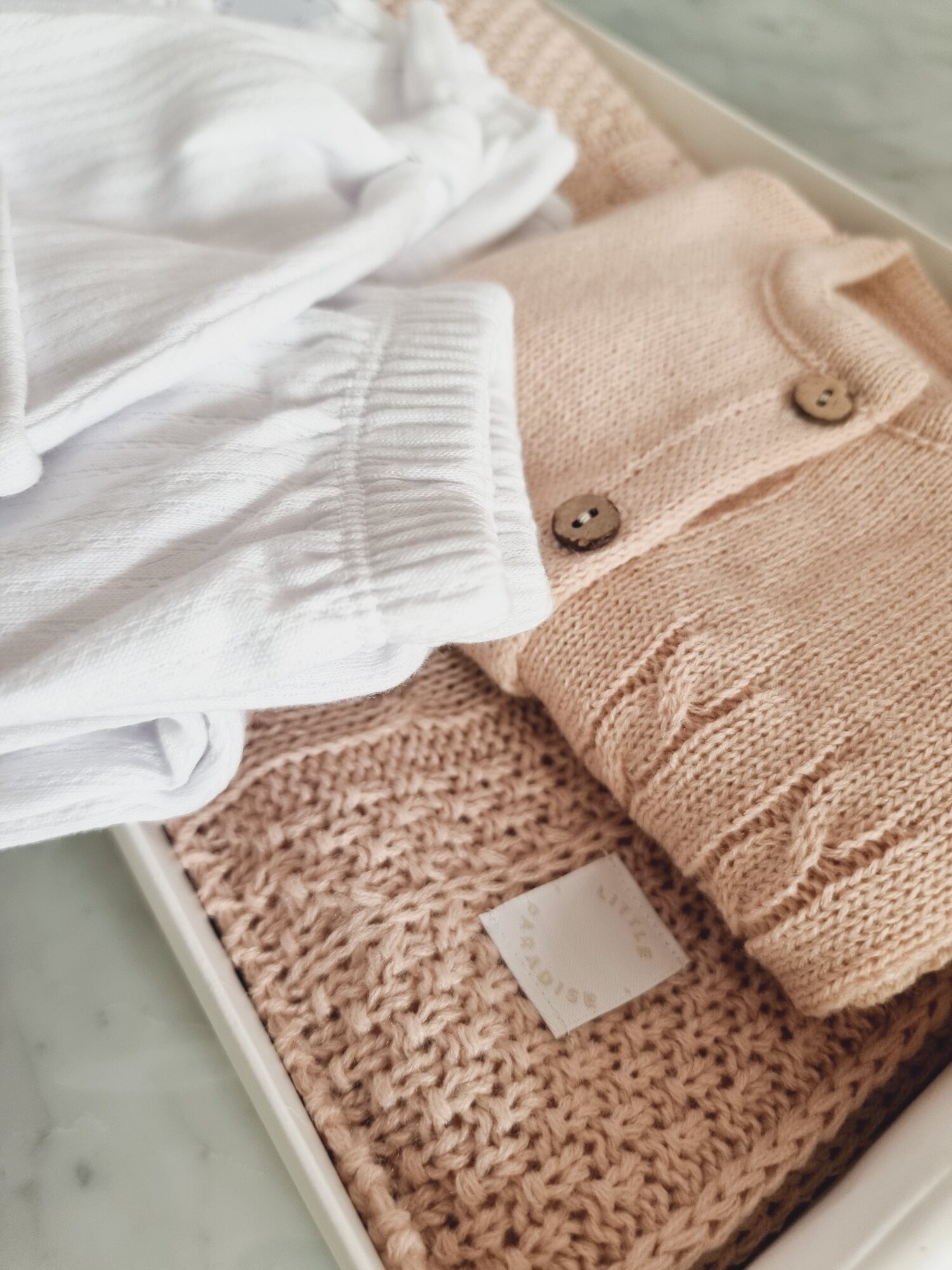 box_first_day_blush_saquito_manta_tejida_ajuar_para_bebes_nenas_regalos_de_nacimientos_little_paradise (8)