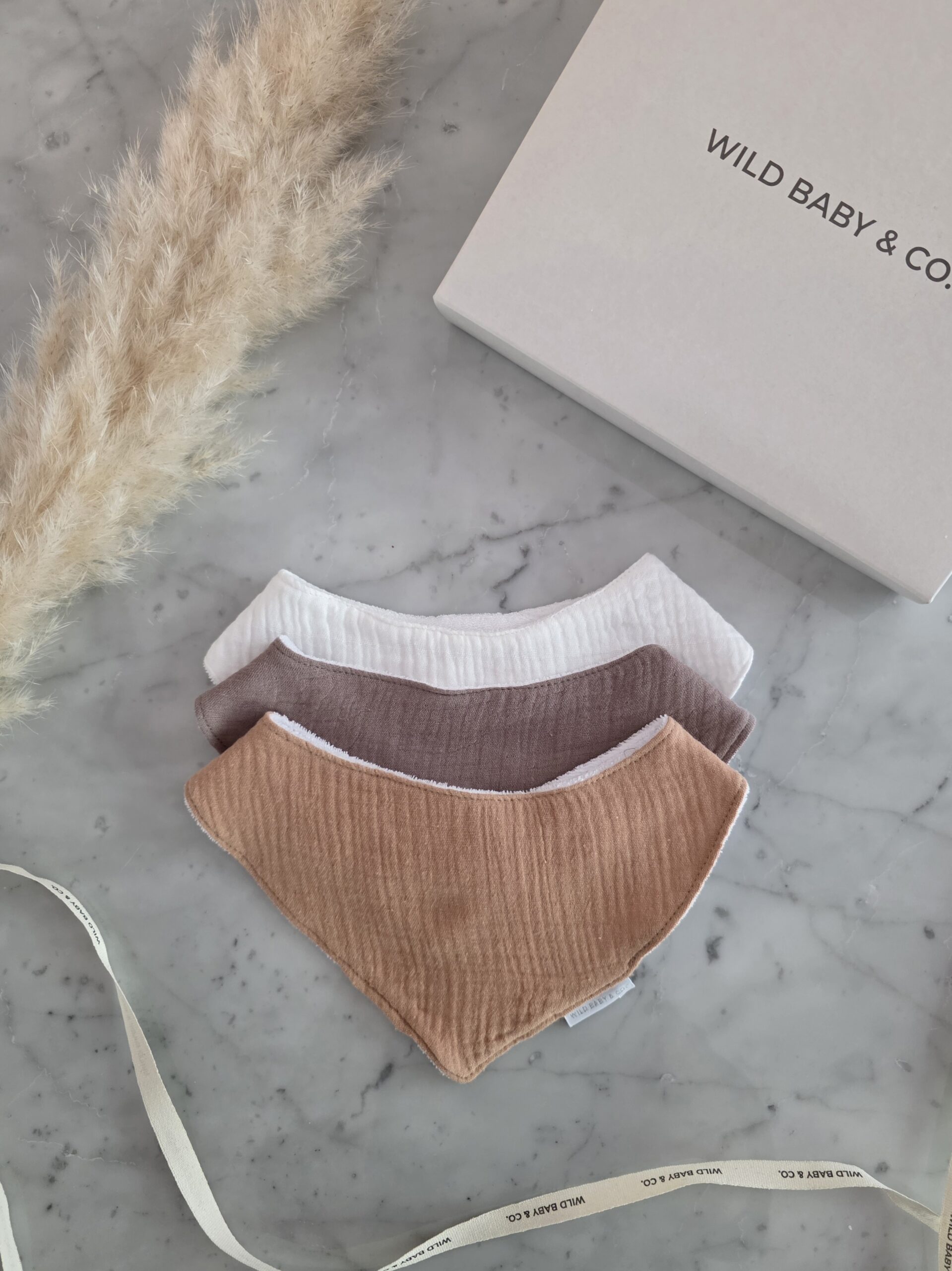 babero_bandana_haifa_100%algodon_classic_regalos_de_naciemiento_wild_baby_co (4)