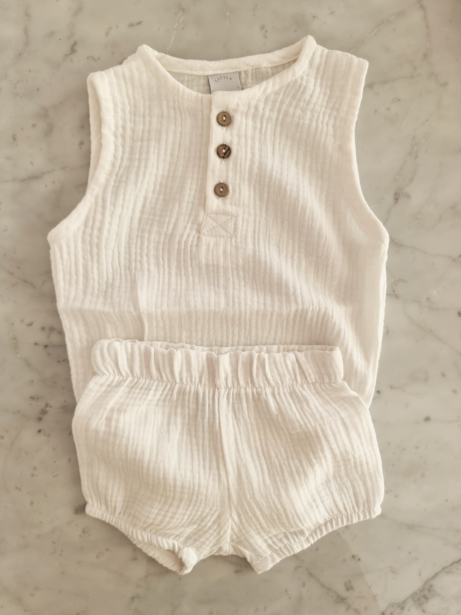 conjunto_body_sin_mangas_botones_short_bebé_little_paradise_mumbai_gasa_algodón (2)