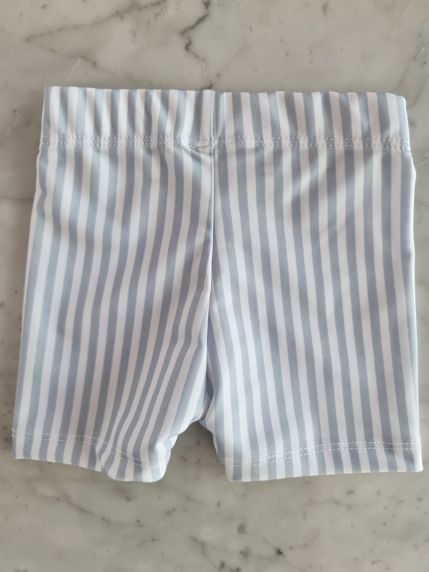 prendas_remera_short_piluso_uv_para_bebes_en_la_playa_proteccion_regalos_de_nacimientos_little_paradise (4)