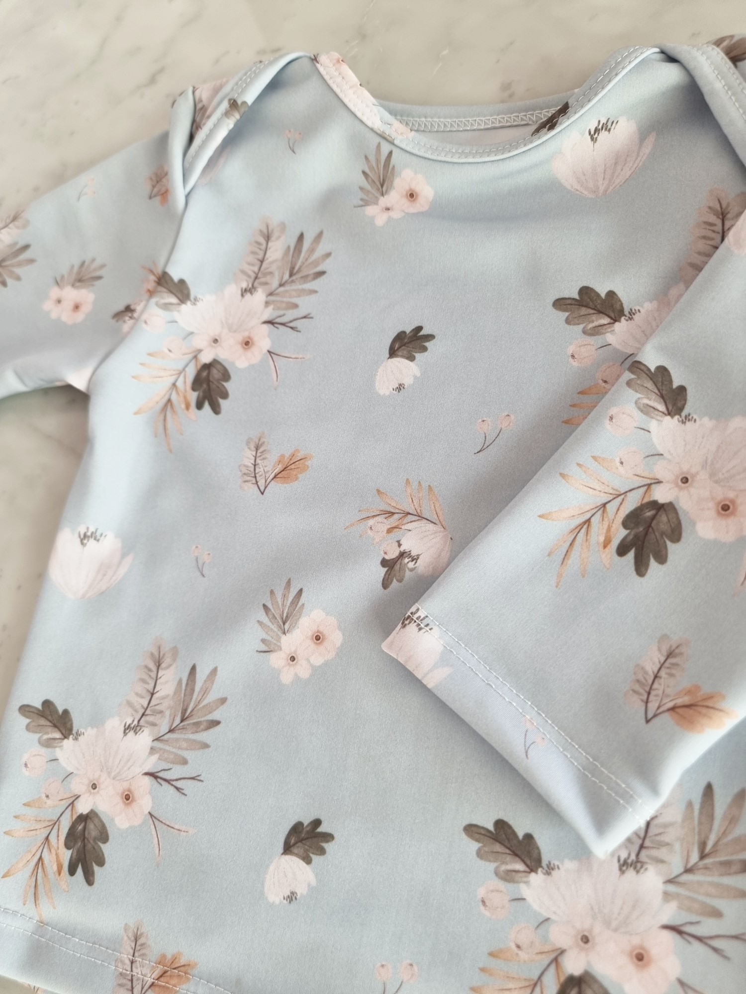 prendas_uv_light_blue_gardenia_para_nenas_playa_remera_short_piluso_regalos_de_nacimiento_little_paradise (3)