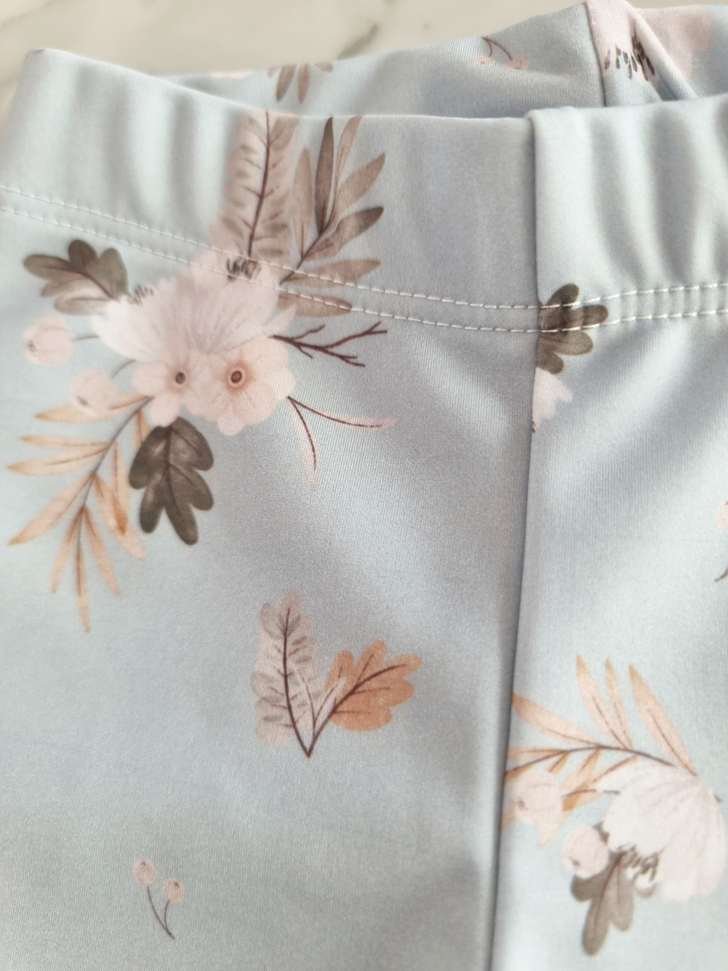 prendas_uv_light_blue_gardenia_para_nenas_playa_remera_short_piluso_regalos_de_nacimiento_little_paradise (6)