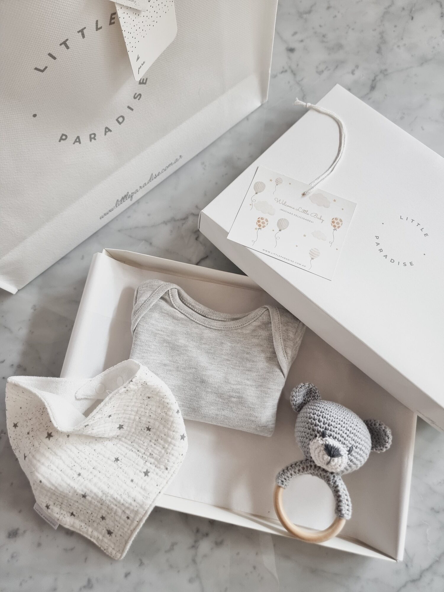 gift_box_para_regalar_para_bebes_regalos_de_nacimientos_body_babero_sonajero_tejido_algodon_pima_little_paradise (1)