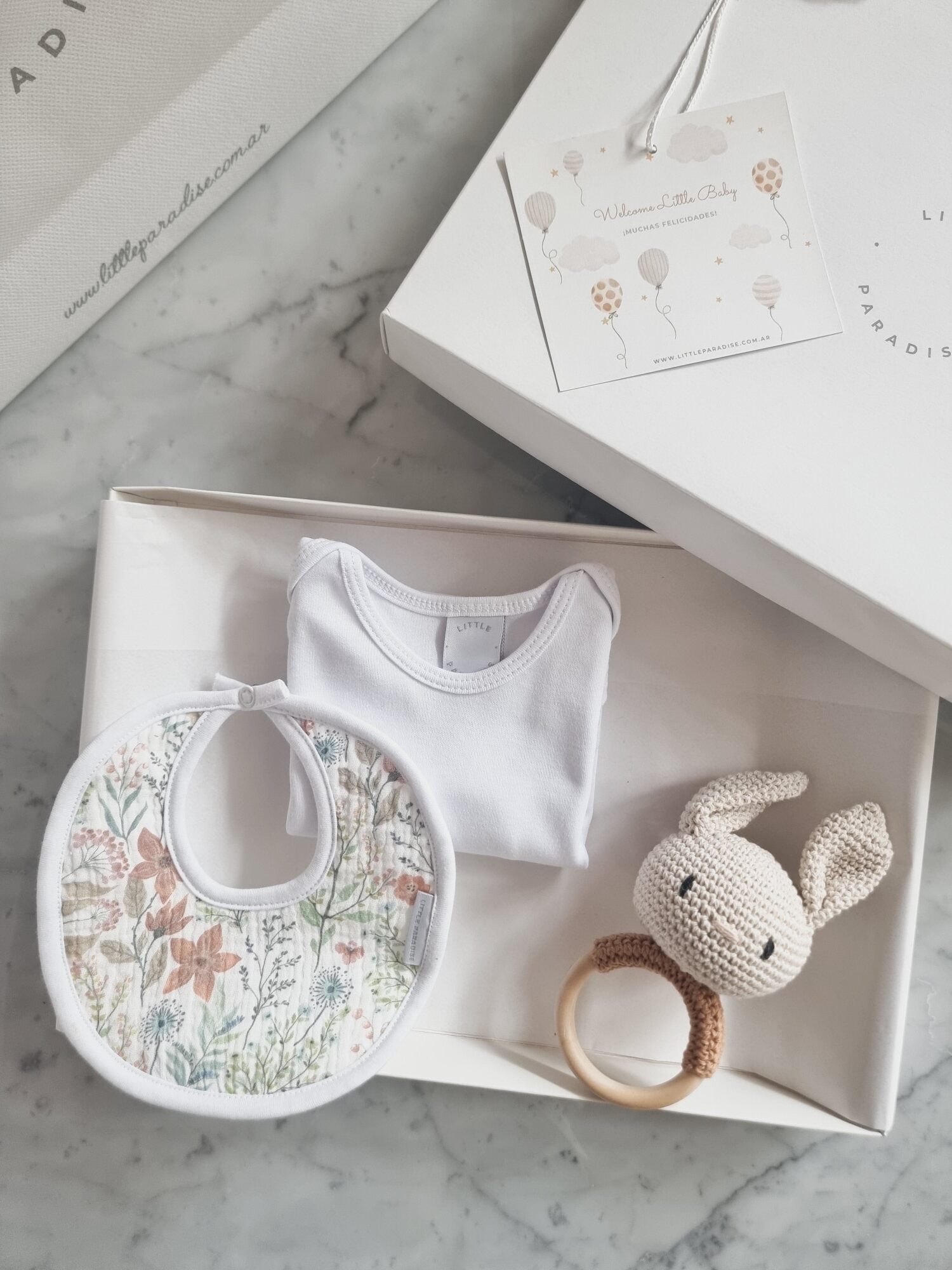 gift_box_para_regalar_para_bebes_regalos_de_nacimientos_body_babero_sonajero_tejido_algodon_pima_little_paradise (11)