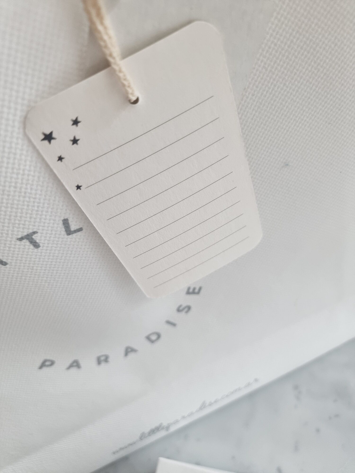 gift_box_para_regalar_para_bebes_regalos_de_nacimientos_body_babero_sonajero_tejido_algodon_pima_little_paradise (5)