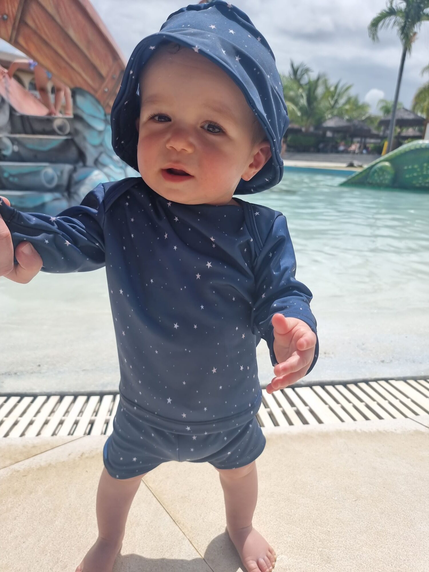 traje_de_baño_mallas_bebe_tres_piezas_short_piluso_remera_protección_UV_playa_pileta_verano_little_paradise (2)