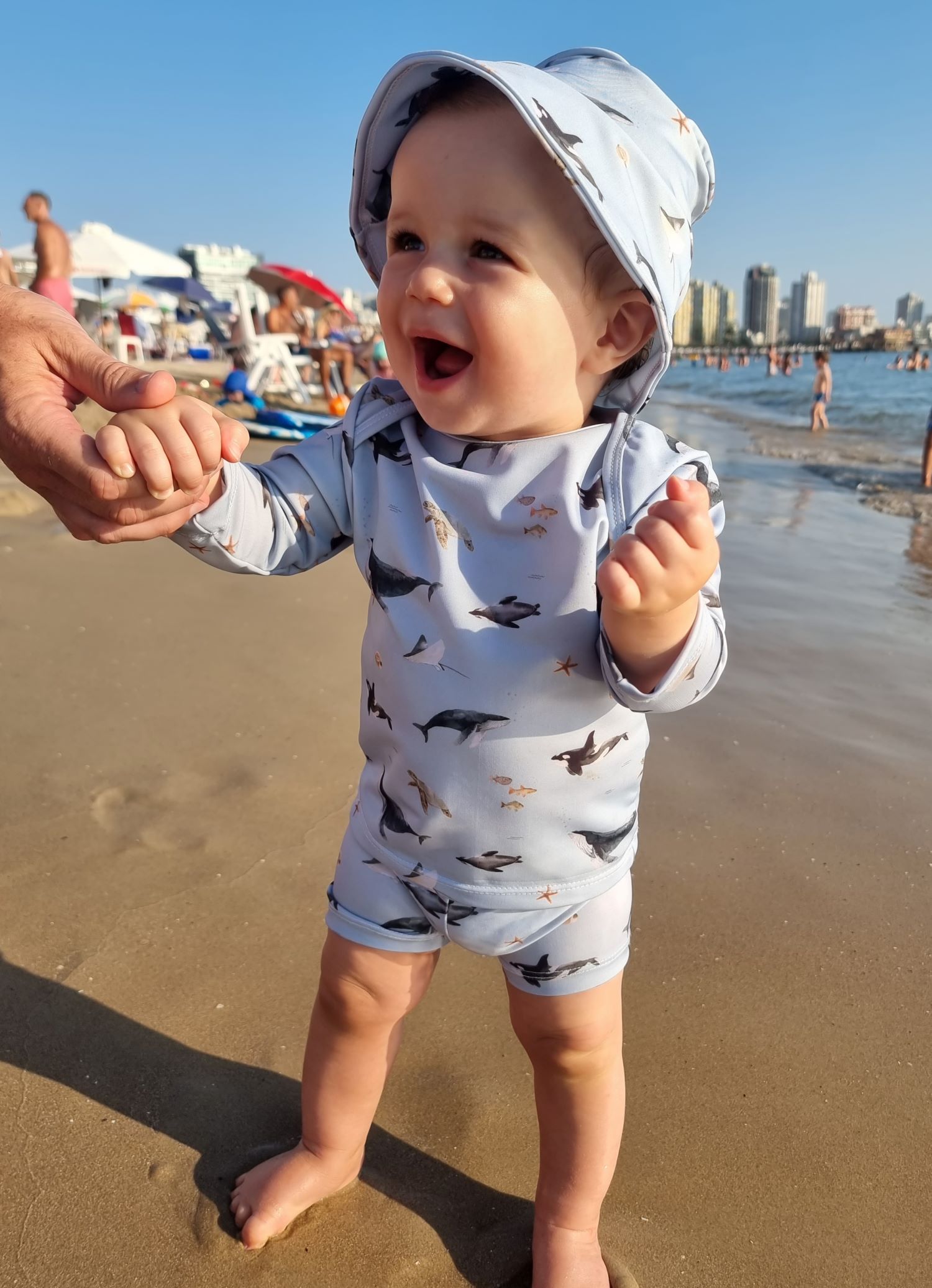 traje_de_baño_mallas_bebe_tres_piezas_short_piluso_remera_protección_UV_playa_pileta_verano_little_paradise (5)