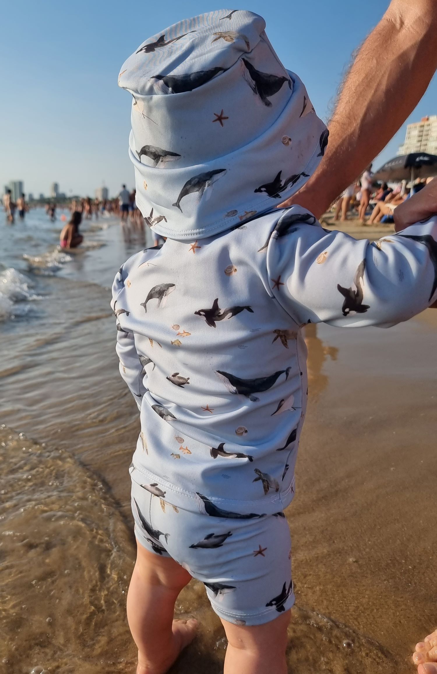 traje_de_baño_mallas_bebe_tres_piezas_short_piluso_remera_protección_UV_playa_pileta_verano_little_paradise (6)