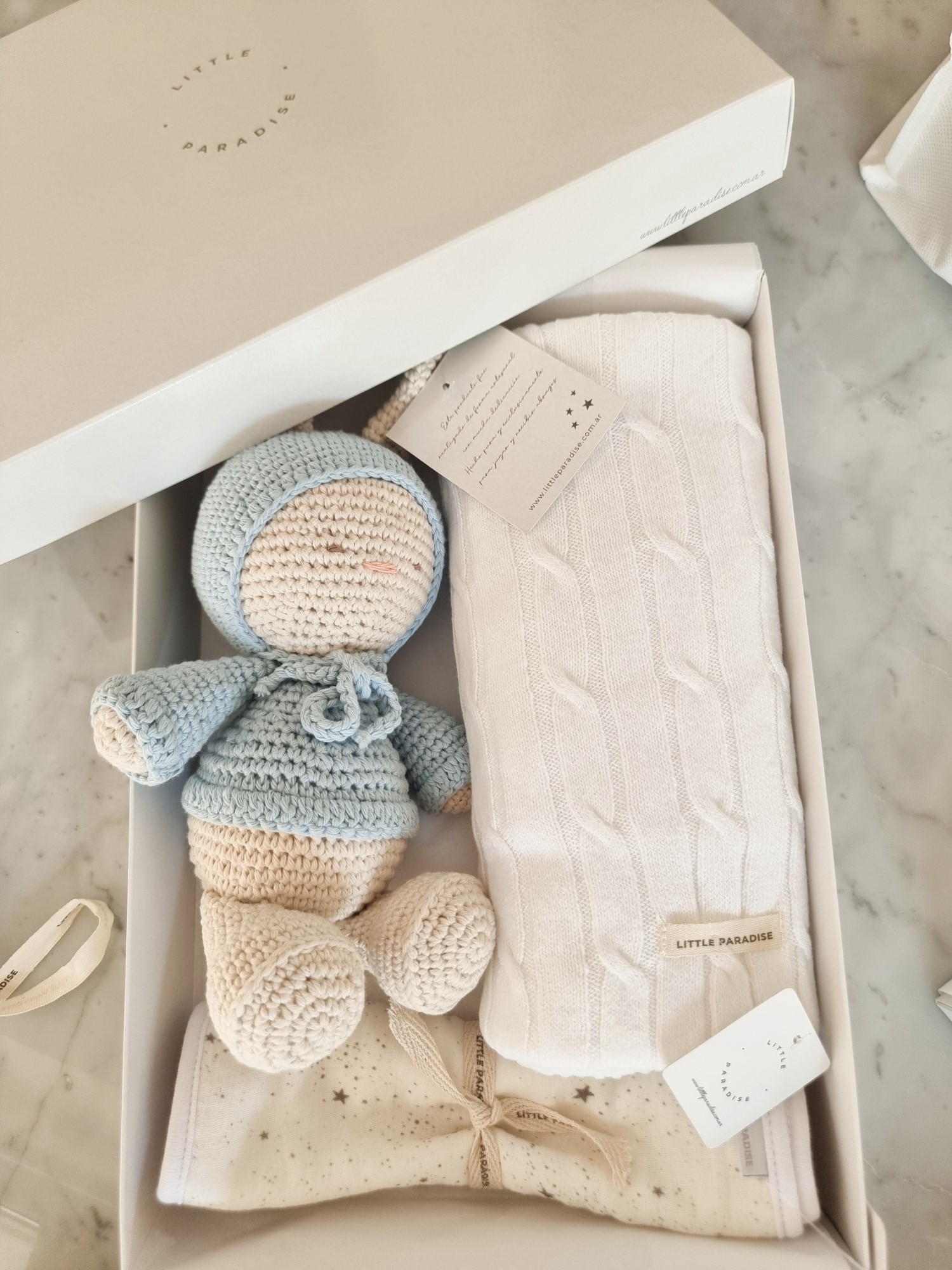 set_de_nacimiento_premmium_para_bebes_manta_tejida_ajuar_pima_de_algodon_amigurumi_sabana_colecho_portachupete_babita_toallon_regalos_little_paradise (4)