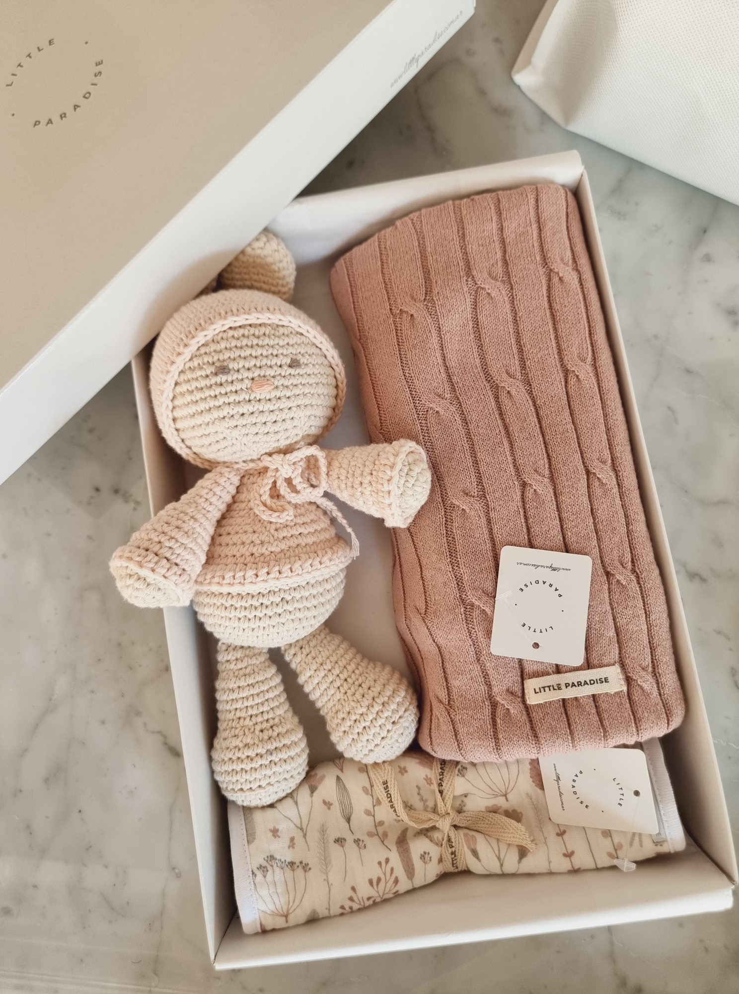 set_de_nacimiento_premmium_para_bebes_manta_tejida_ajuar_pima_de_algodon_amigurumi_sabana_colecho_portachupete_babita_toallon_regalos_little_paradise (8)