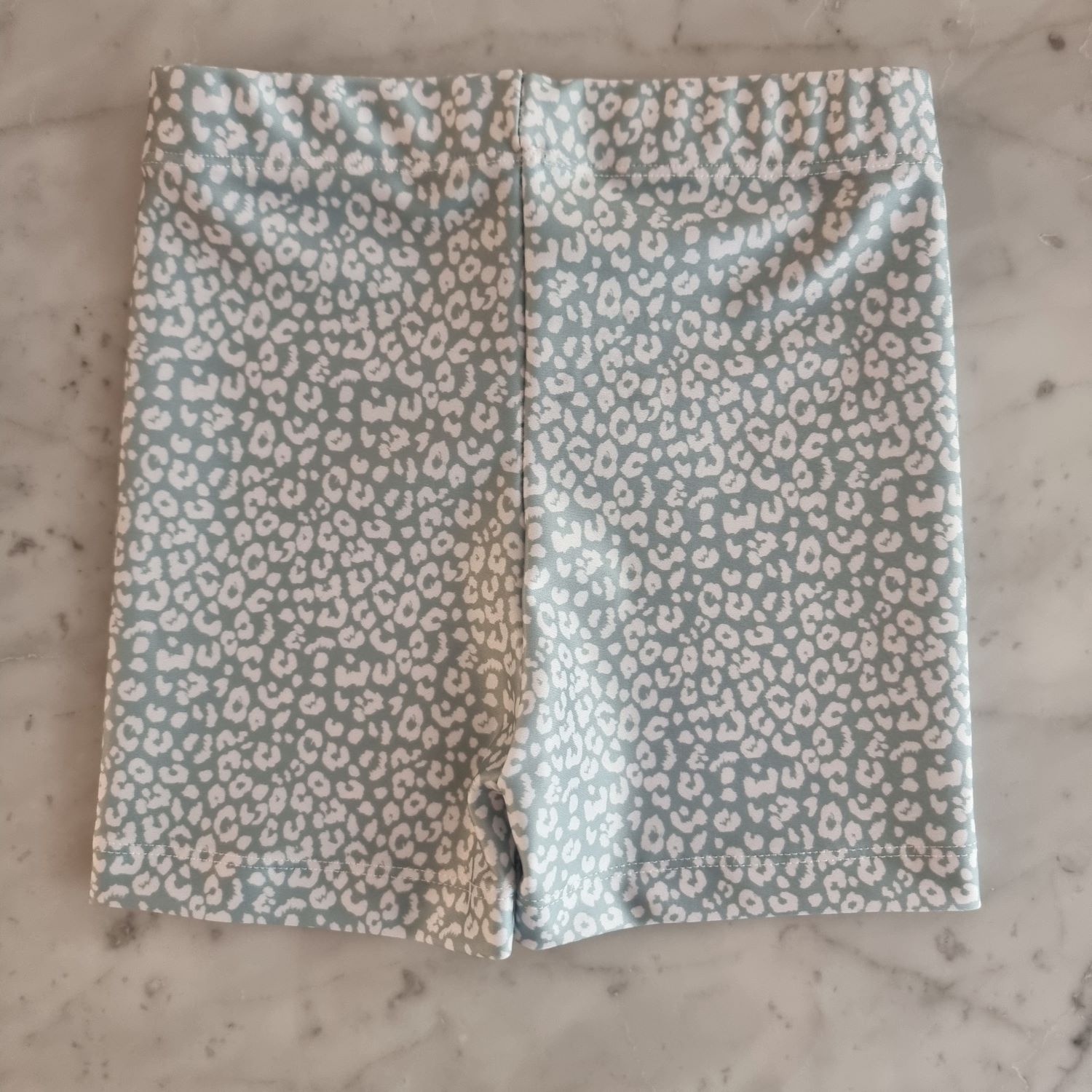 Short_protección_uv_animal_print_verde_nuevo_diseño_perfectos_para_pileta_playa_regalos_little_paradise