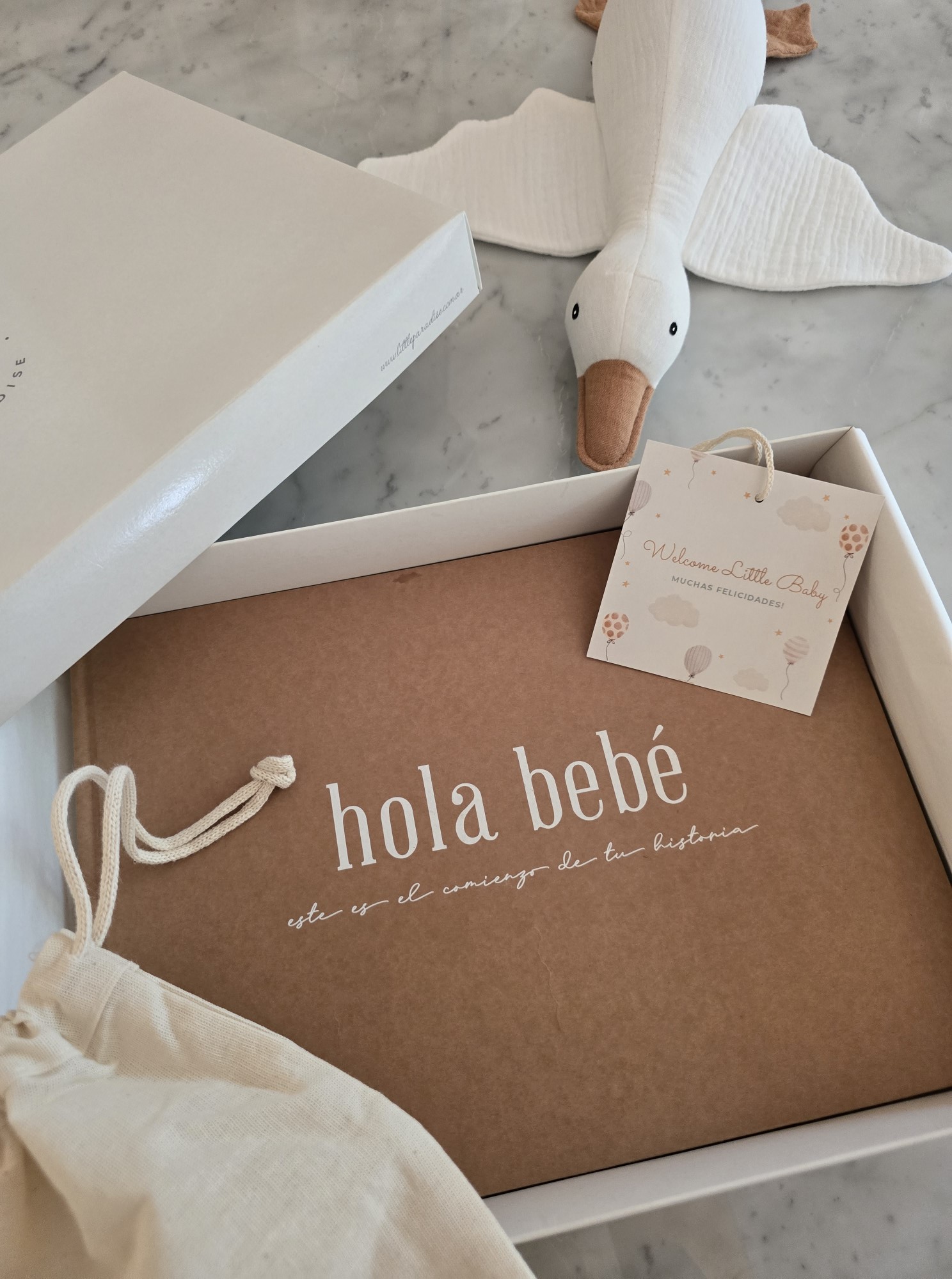 hola_bebe_album_de_nacimiento_box_de_nacimiento_regalo_para_bebes_patito_sensorial_little_paradise (7)