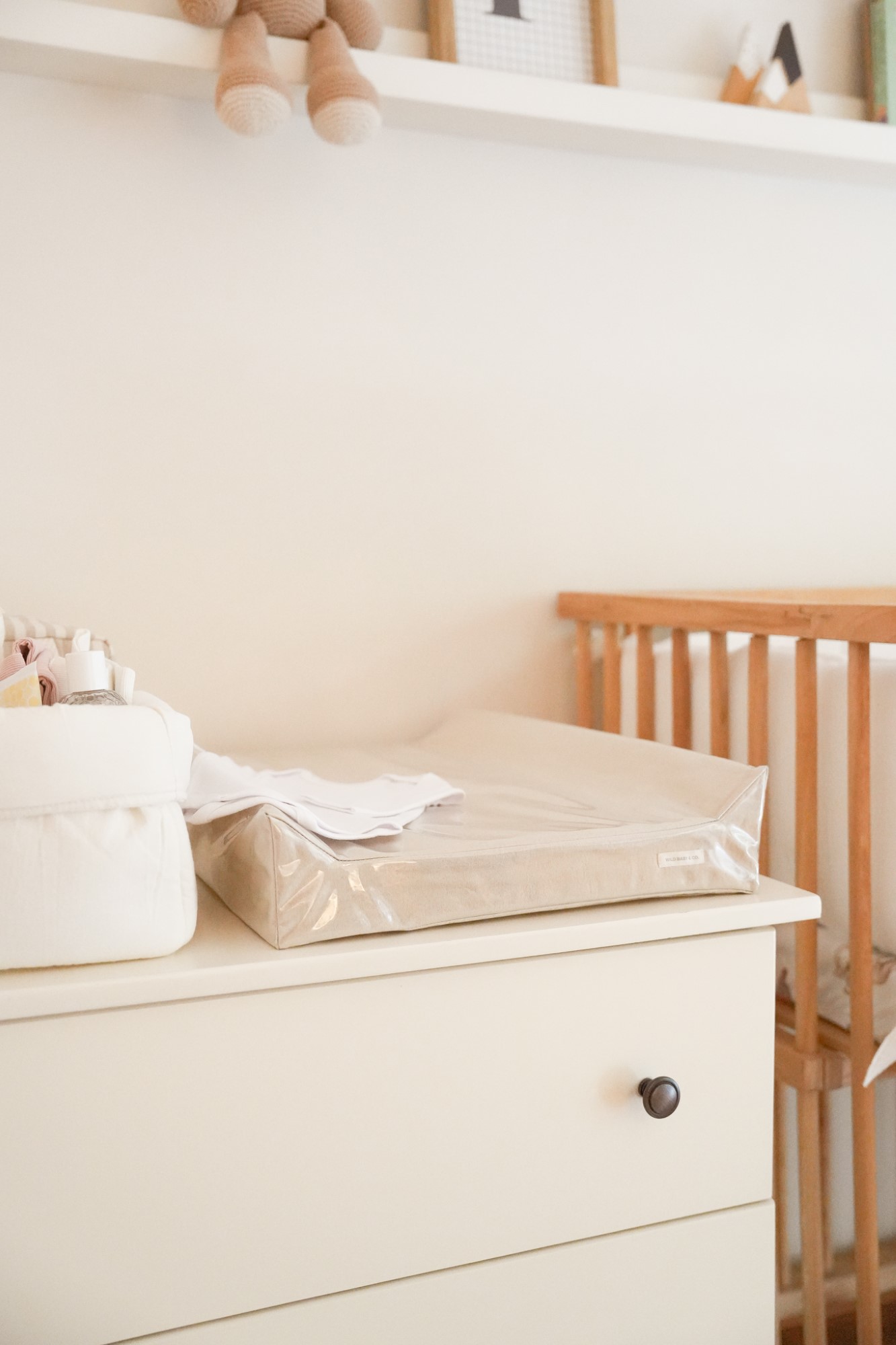 Cambiador_antivuelco_regalos_de_nacimiento_wild_baby_co (1)