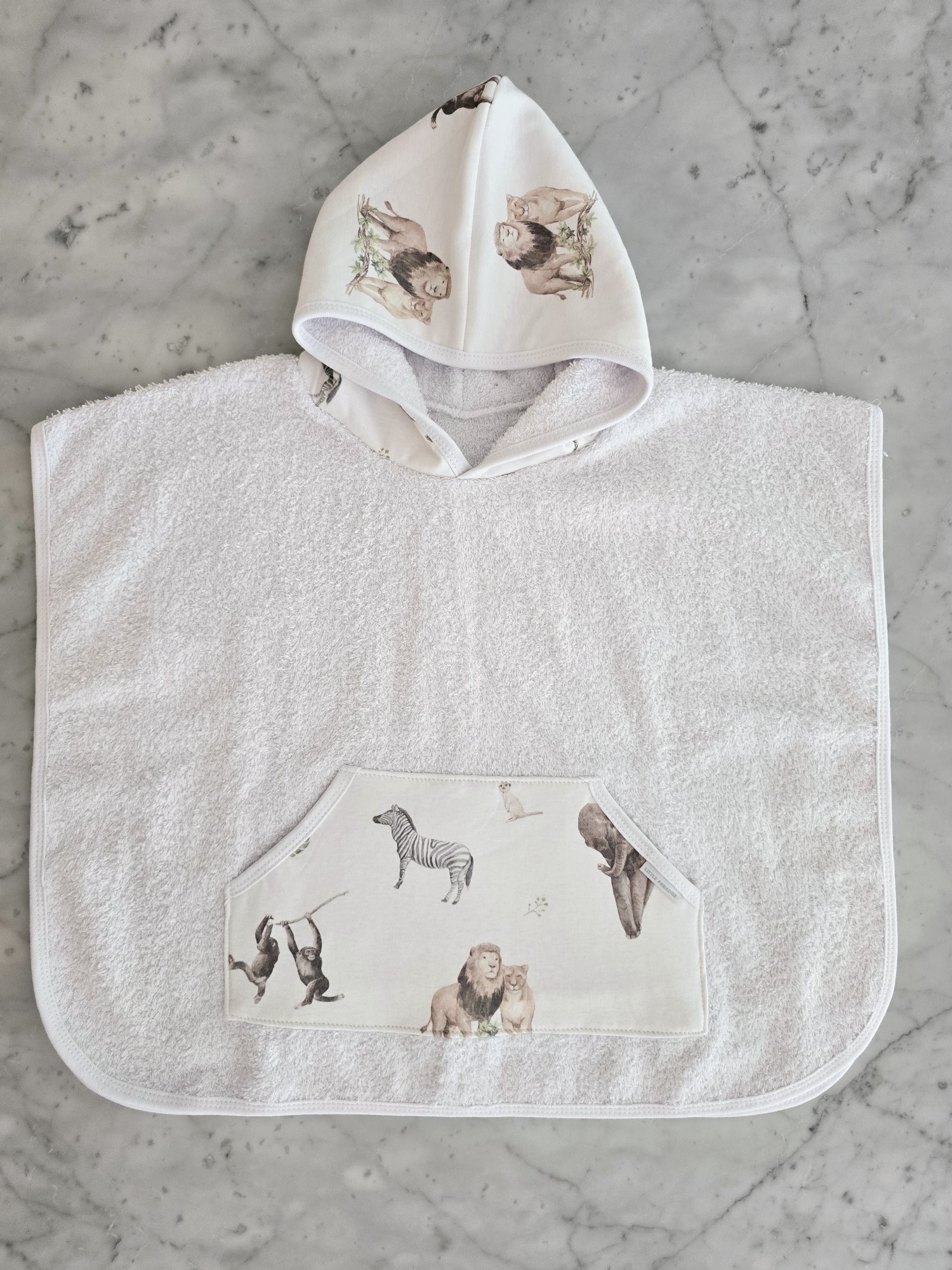 poncho_toallon_con_Capucha_con_diseños_regalo_par_bebe_little_paradise (24)