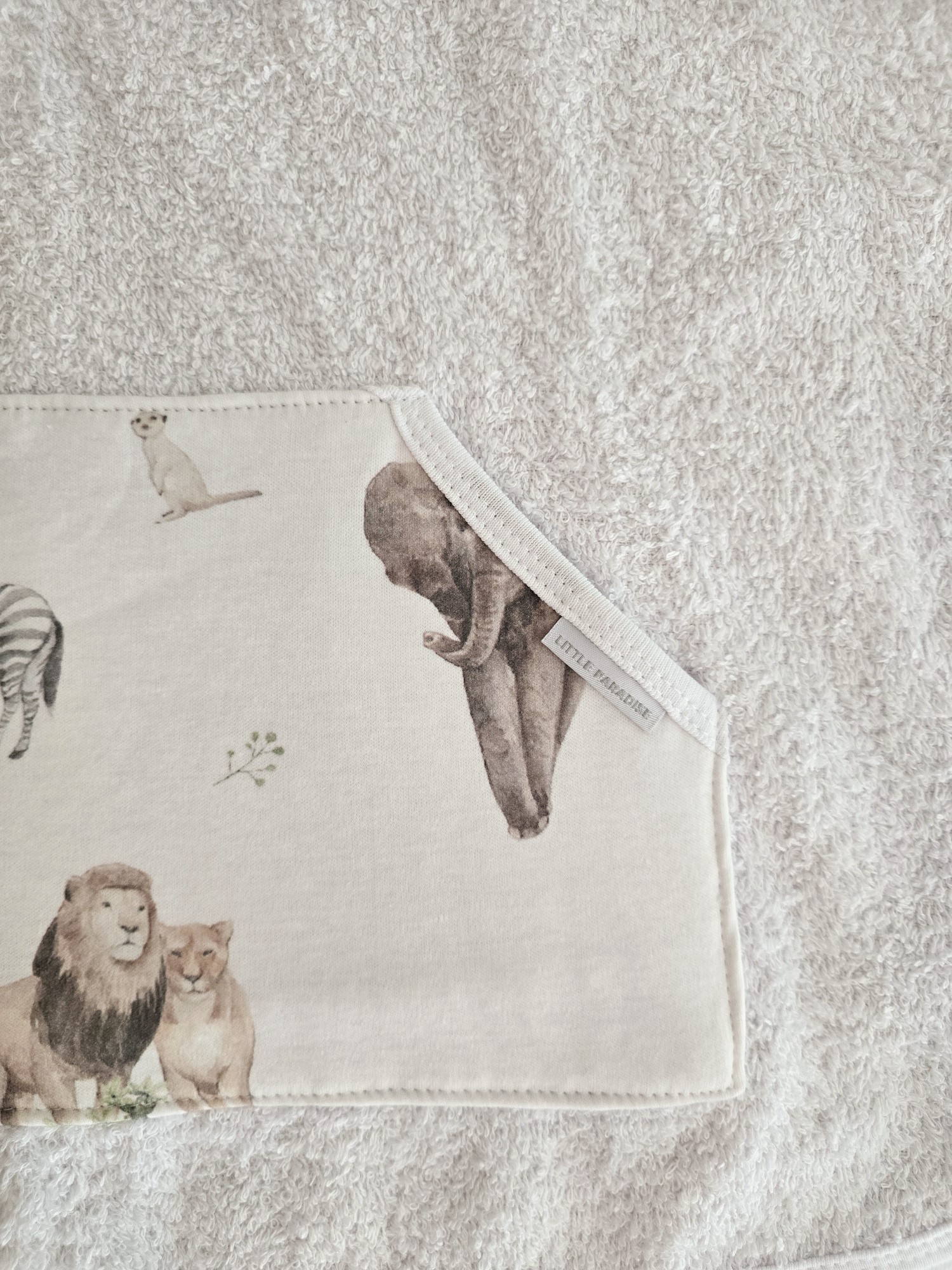 poncho_toallon_con_Capucha_con_diseños_regalo_par_bebe_little_paradise (25)