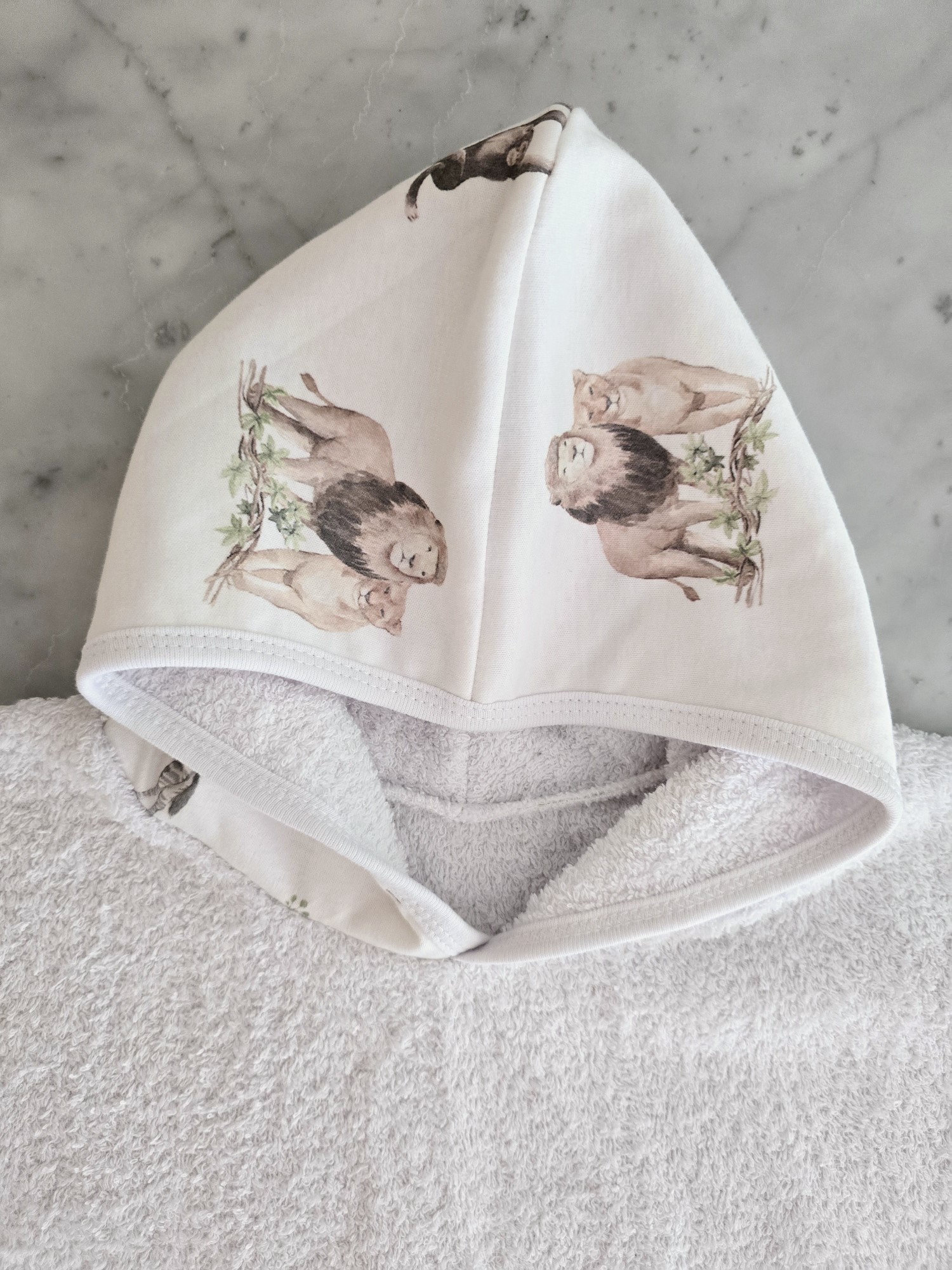 poncho_toallon_con_Capucha_con_diseños_regalo_par_bebe_little_paradise (26)