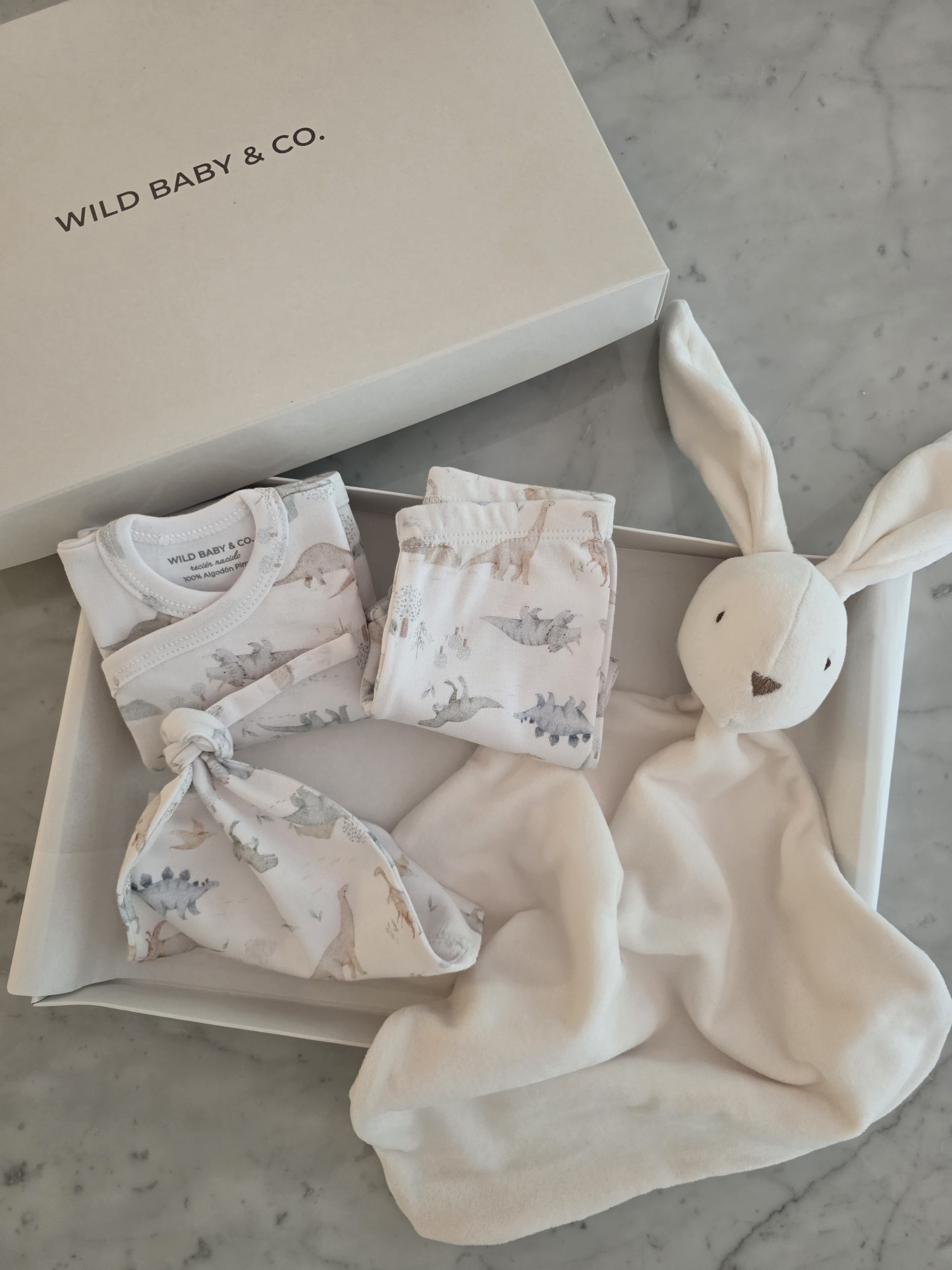 Gift_Box_Ajuar_& _Soft_Bunny_regalos_de_nacimiento_manta_de_apego_ajuar_Wild_baby_co (3)