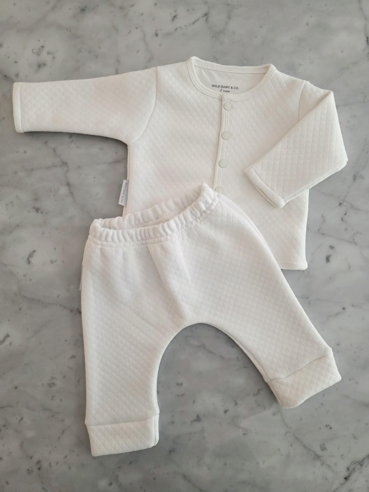 Conjunto_matelasse_regalos_de_nacimiento_wild_baby_co (1)